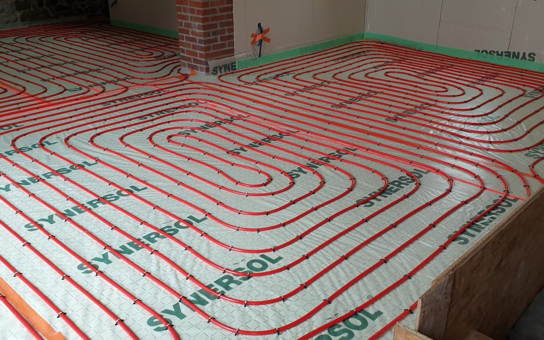 Plancher chauffant sur mousse polyuréthane projetée